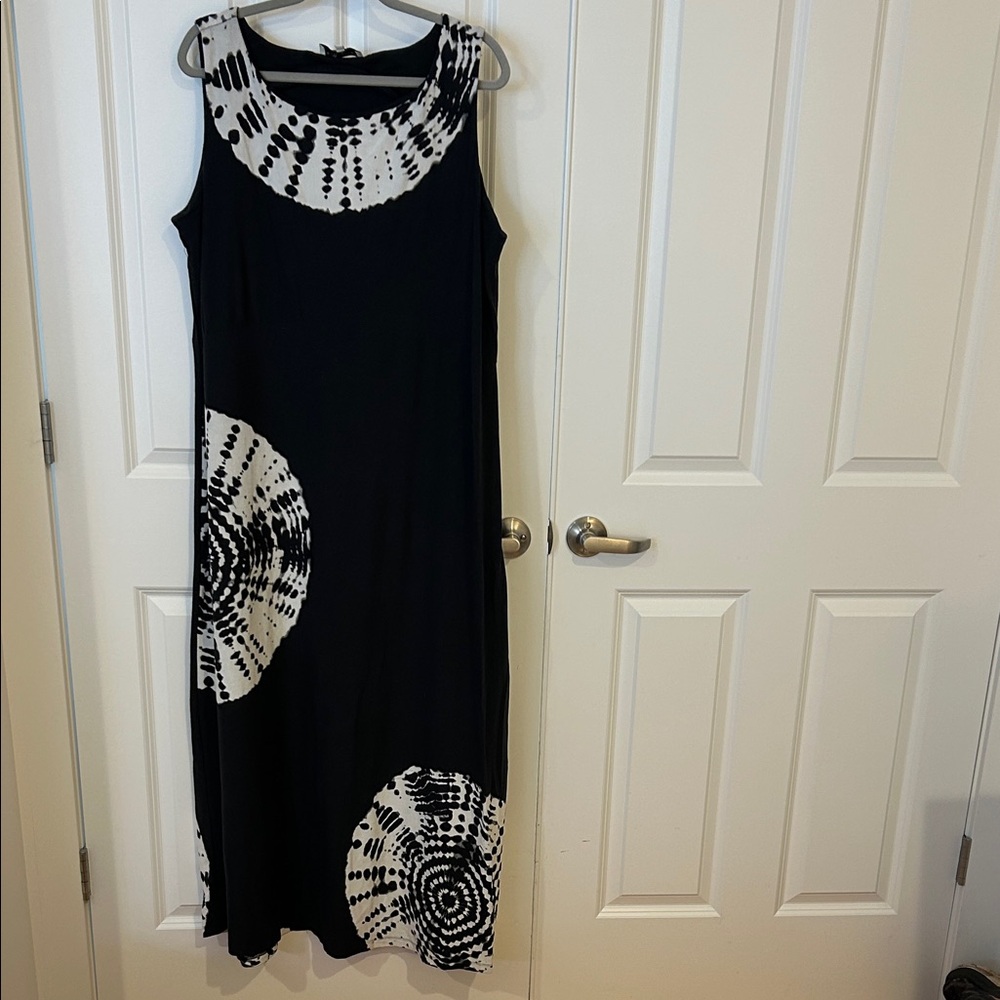 Jones New York Black Maxi Dress with White Graphic Circles